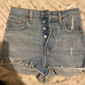 Levis ribcage shorts size 24